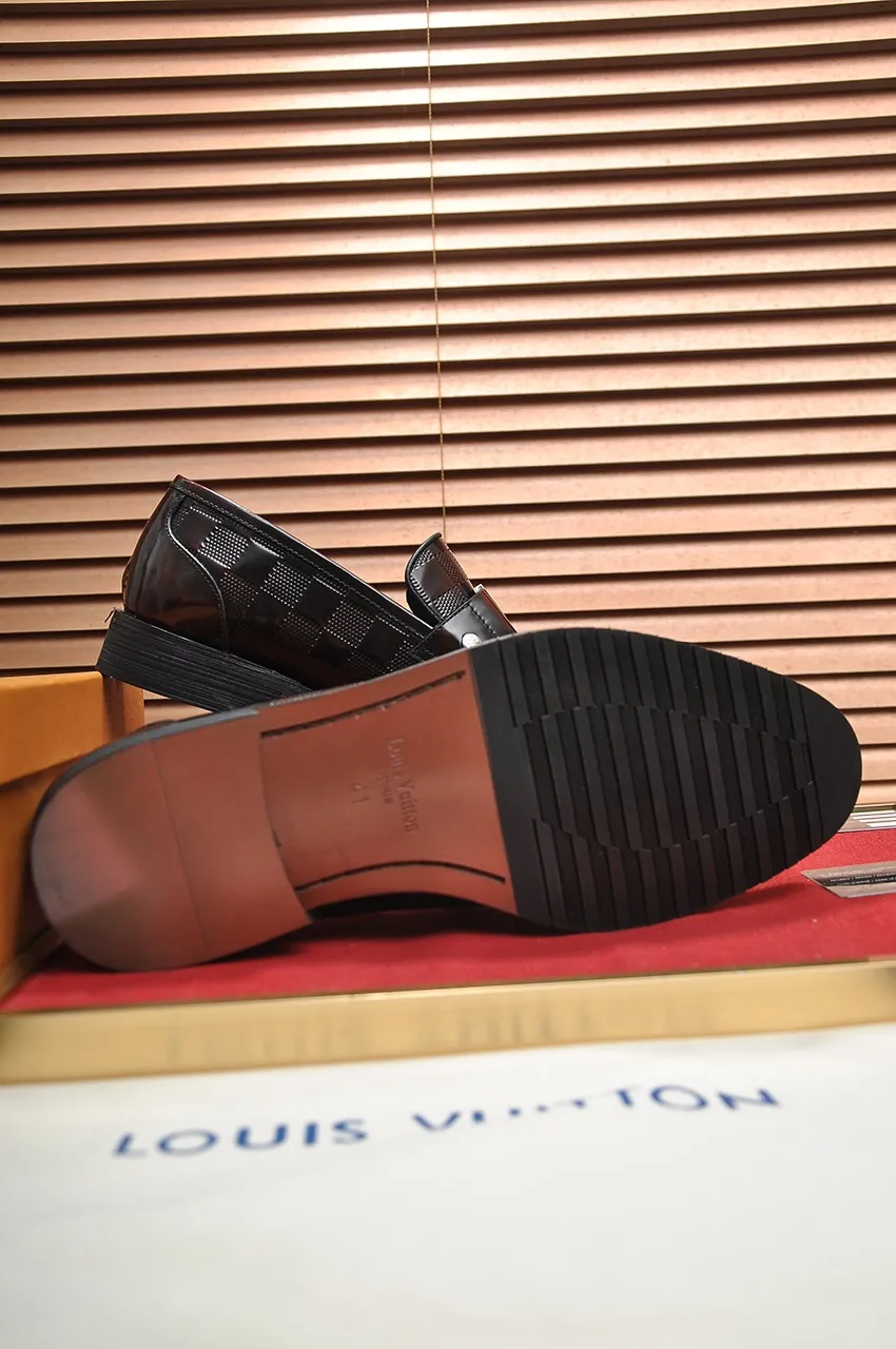 Men's men's shoes 💰520💶 [LV] (original single cowhide lining) 🍀LV's latest genuine leather business suit shoes are launched simultaneously on the official website. The first-layer cowhide imported from Italy is made of heavy gold, 💥official website 1:1 rubber outsole. Versatile to wear, high-end without losing class, and the color combination is extraordinary. This four-season style is alluring when worn on your feet, showing off your big-name flair. Standard code 38-45 (45 customized)